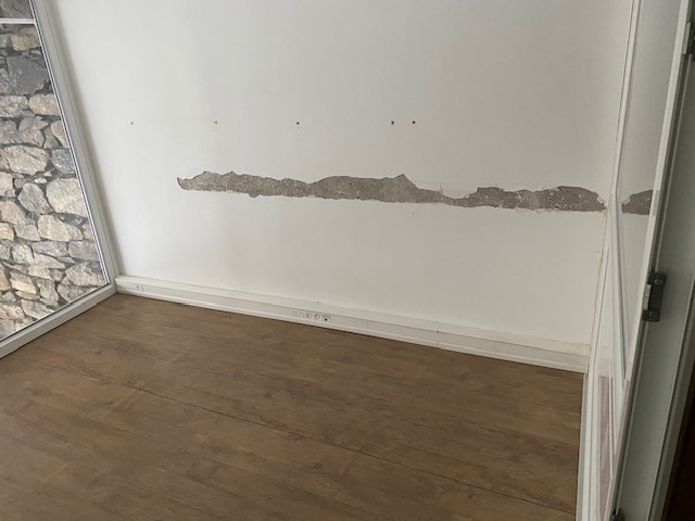Mur à reboucher et repeindre