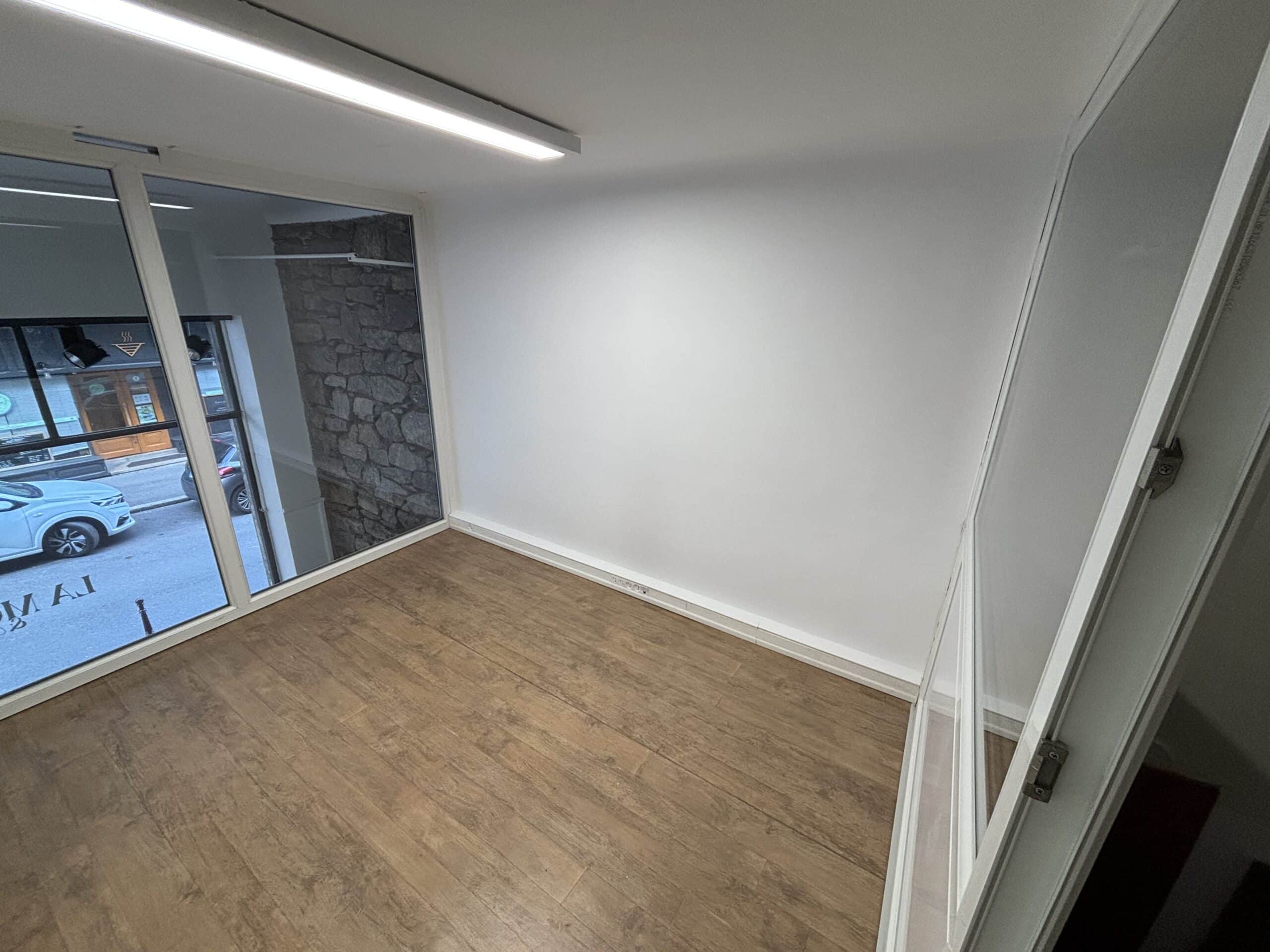 Peinture blanche sur un mur